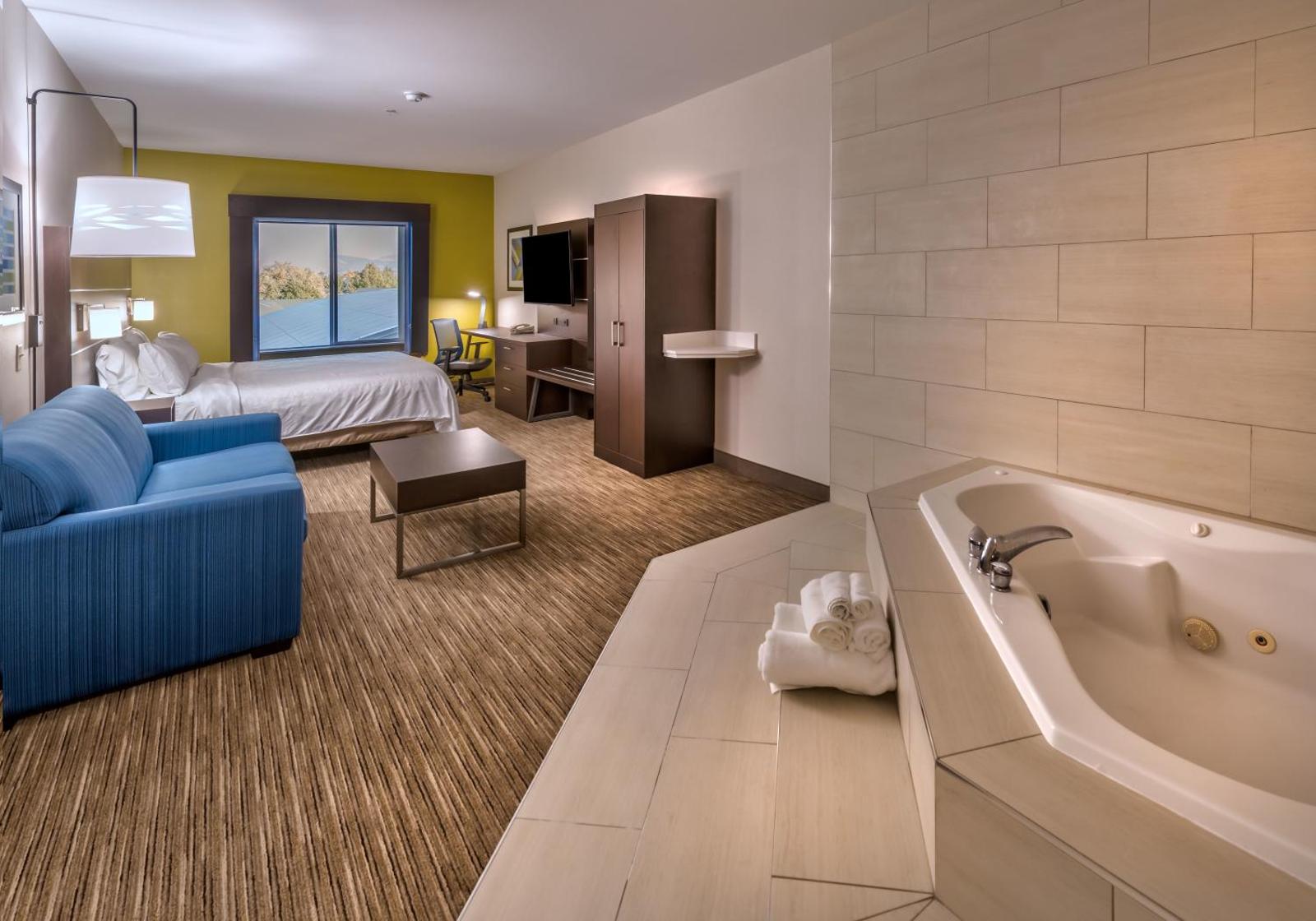 Holiday Inn Express Hotel & Suites Minden